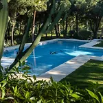 Lovely Townhouse, Swimming Pool
