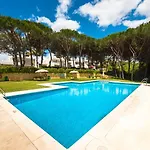 Lovely Townhouse, Swimming Pool