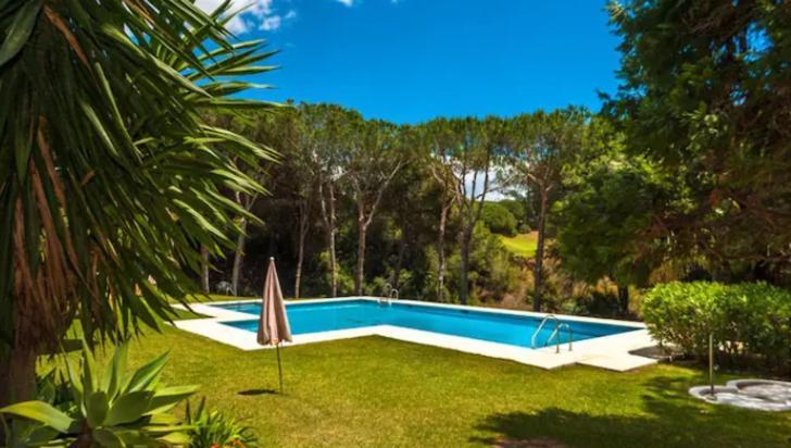 Holiday home Lovely Townhouse, Swimming Pool *
